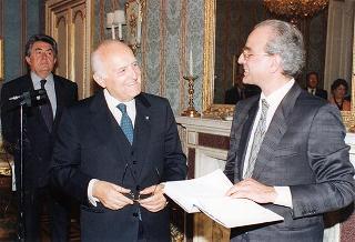 Prospero Mobilio, presidente della Cassa nazionale del notariato, ed esponenti del sodalizio, per il 75° anniversario di fondazione