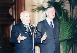 Incontro con il personale civile e militare del Segretariato Generale della Presidenza della Repubblica e successivo concerto eseguito dal Coro Cortina