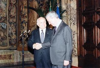 Incontro con il personale civile e militare del Segretariato Generale della Presidenza della Repubblica e successivo concerto eseguito dal Coro Cortina