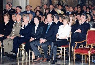 Incontro con il personale civile e militare del Segretariato Generale della Presidenza della Repubblica e successivo concerto eseguito dal Coro Cortina