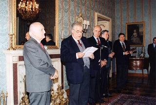 Incontro del Presidente della Repubblica Oscar Luigi Scalfaro con Orlando Scarlata, presidente dell'Istituto nazionale di previdenza dei giornalisti italiani "Giovanni Amendola", con il Consiglio di amministrazione