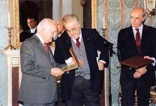 Incontro del Presidente della Repubblica Oscar Luigi Scalfaro con Orlando Scarlata, presidente dell'Istituto nazionale di previdenza dei giornalisti italiani "Giovanni Amendola", con il Consiglio di amministrazione