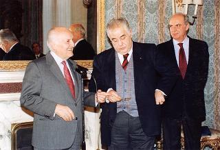Incontro del Presidente della Repubblica Oscar Luigi Scalfaro con Orlando Scarlata, presidente dell'Istituto nazionale di previdenza dei giornalisti italiani "Giovanni Amendola", con il Consiglio di amministrazione