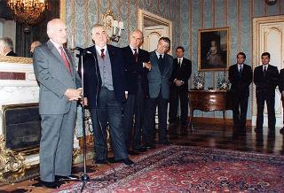 Incontro del Presidente della Repubblica Oscar Luigi Scalfaro con Orlando Scarlata, presidente dell'Istituto nazionale di previdenza dei giornalisti italiani "Giovanni Amendola", con il Consiglio di amministrazione