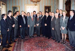 Incontro del Presidente della Repubblica Oscar Luigi Scalfaro con Orlando Scarlata, presidente dell'Istituto nazionale di previdenza dei giornalisti italiani "Giovanni Amendola", con il Consiglio di amministrazione