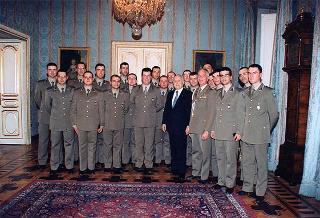 Delegazione di ufficiali e militari di truppa della Scuola trasporti e materiali dell'Esercito, in servizio di guardia d'onore al Palazzo del Quirinale