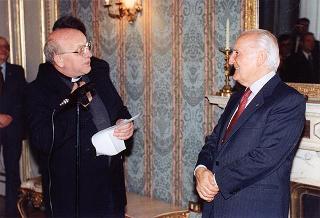 Il Presidente della Repubblica Oscar Luigi Scalfaro riceve Don Carlo Filippini, parroco della Basilica San Giovanni Bosco di Roma, con i componenti del Consiglio pastorale