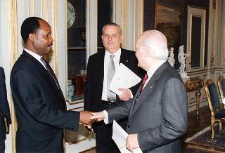 Il Presidente della Repubblica Oscar Luigi Scalfaro incontra Leonardo Simao, ministro degli esteri e della cooperazione della Repubblica del Mozambico