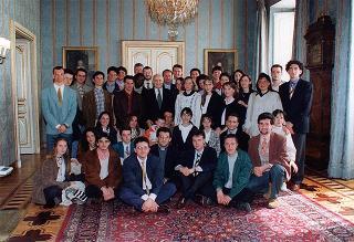 ll Presidente della Repubblica Oscar Luigi Scalfaro riceve in udienza Don Roberto Collarini, con una delegazione di giovani dell'Oratorio parrocchiale "Padre Ballardini" di Cameri (Novara)