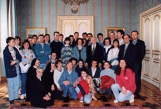 Il Presidente della Repubblica Oscar Luigi Scalfaro riceve Don Giuseppe Marinoni, con un gruppo di giovani di Tradate (Varese)