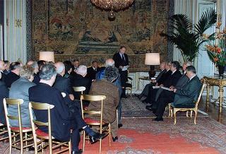 On. prof. Mario Ferrari-Aggradi, presidente dell'Associazione partigiani cristiani, con una delegazione