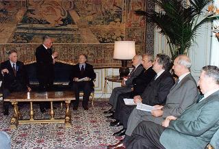 On. prof. Mario Ferrari-Aggradi, presidente dell'Associazione partigiani cristiani, con una delegazione