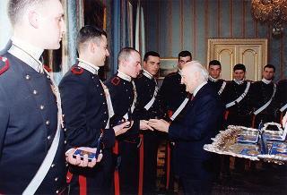 Delegazione di allievi della Scuola sottufficiali dei Carabinieri, in servizio di guardia d'onore al Palazzo del Quirinale