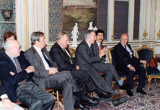 Incontro del Presidente della Repubblica Oscar Luigi Scalfaro con l'on. Luigi Anderlini, presidente dell'Archivio Disarmo, con gli organizzatori ed i vincitori del Premio giornalistico "Colombe d'oro per la pace"