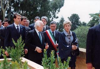 Visita del Presidente della Repubblica Oscar Luigi Scalfaro alla città di Agrigento in occasione della riapertura del Teatro "Luigi Pirandello"