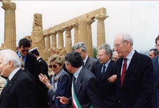Visita del Presidente della Repubblica Oscar Luigi Scalfaro alla città di Agrigento in occasione della riapertura del Teatro "Luigi Pirandello"