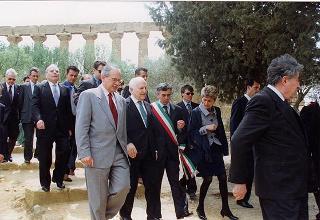 Visita del Presidente della Repubblica Oscar Luigi Scalfaro alla città di Agrigento in occasione della riapertura del Teatro "Luigi Pirandello"