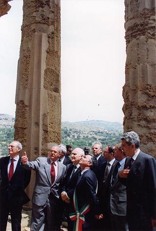 Visita del Presidente della Repubblica Oscar Luigi Scalfaro alla città di Agrigento in occasione della riapertura del Teatro "Luigi Pirandello"