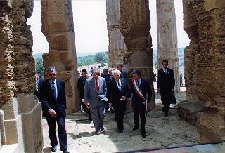 Visita del Presidente della Repubblica Oscar Luigi Scalfaro alla città di Agrigento in occasione della riapertura del Teatro "Luigi Pirandello"