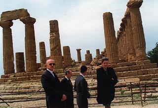 Visita del Presidente della Repubblica Oscar Luigi Scalfaro alla città di Agrigento in occasione della riapertura del Teatro "Luigi Pirandello"