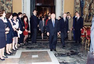 Intervento del Presidente della Repubblica Oscar Luigi Scalfaro alla cerimonia di consegna delle "Stelle al merito del lavoro" ai nuovi Maestri del lavoro del Lazio e dell'Umbria
