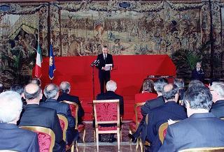 Intervento del Presidente della Repubblica Oscar Luigi Scalfaro alla cerimonia di consegna delle "Stelle al merito del lavoro" ai nuovi Maestri del lavoro del Lazio e dell'Umbria