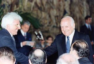 Intervento del Presidente della Repubblica Oscar Luigi Scalfaro alla cerimonia di consegna delle "Stelle al merito del lavoro" ai nuovi Maestri del lavoro del Lazio e dell'Umbria