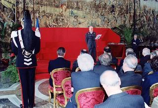 Intervento del Presidente della Repubblica Oscar Luigi Scalfaro alla cerimonia di consegna delle "Stelle al merito del lavoro" ai nuovi Maestri del lavoro del Lazio e dell'Umbria