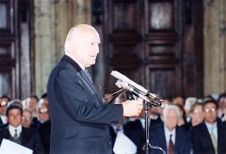 Intervento del Presidente della Repubblica Oscar Luigi Scalfaro alla cerimonia di consegna delle "Stelle al merito del lavoro" ai nuovi Maestri del lavoro del Lazio e dell'Umbria