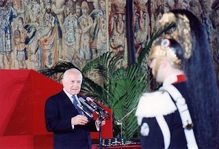 Intervento del Presidente della Repubblica Oscar Luigi Scalfaro alla cerimonia di consegna delle "Stelle al merito del lavoro" ai nuovi Maestri del lavoro del Lazio e dell'Umbria