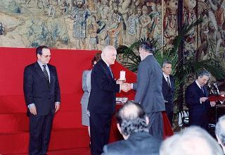 Intervento del Presidente della Repubblica Oscar Luigi Scalfaro alla cerimonia di consegna delle "Stelle al merito del lavoro" ai nuovi Maestri del lavoro del Lazio e dell'Umbria