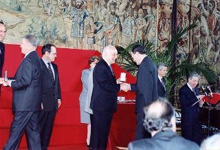 Intervento del Presidente della Repubblica Oscar Luigi Scalfaro alla cerimonia di consegna delle "Stelle al merito del lavoro" ai nuovi Maestri del lavoro del Lazio e dell'Umbria