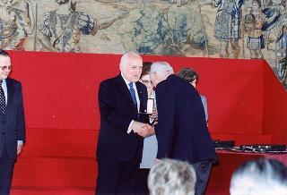 Intervento del Presidente della Repubblica Oscar Luigi Scalfaro alla cerimonia di consegna delle "Stelle al merito del lavoro" ai nuovi Maestri del lavoro del Lazio e dell'Umbria