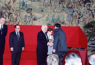 Intervento del Presidente della Repubblica Oscar Luigi Scalfaro alla cerimonia di consegna delle "Stelle al merito del lavoro" ai nuovi Maestri del lavoro del Lazio e dell'Umbria