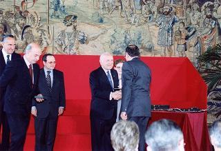 Intervento del Presidente della Repubblica Oscar Luigi Scalfaro alla cerimonia di consegna delle "Stelle al merito del lavoro" ai nuovi Maestri del lavoro del Lazio e dell'Umbria