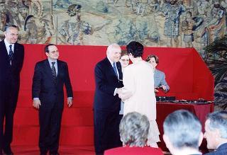 Intervento del Presidente della Repubblica Oscar Luigi Scalfaro alla cerimonia di consegna delle "Stelle al merito del lavoro" ai nuovi Maestri del lavoro del Lazio e dell'Umbria