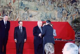Intervento del Presidente della Repubblica Oscar Luigi Scalfaro alla cerimonia di consegna delle "Stelle al merito del lavoro" ai nuovi Maestri del lavoro del Lazio e dell'Umbria