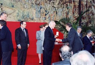 Intervento del Presidente della Repubblica Oscar Luigi Scalfaro alla cerimonia di consegna delle "Stelle al merito del lavoro" ai nuovi Maestri del lavoro del Lazio e dell'Umbria