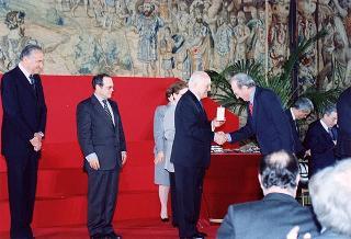 Intervento del Presidente della Repubblica Oscar Luigi Scalfaro alla cerimonia di consegna delle "Stelle al merito del lavoro" ai nuovi Maestri del lavoro del Lazio e dell'Umbria