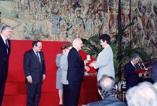 Intervento del Presidente della Repubblica Oscar Luigi Scalfaro alla cerimonia di consegna delle "Stelle al merito del lavoro" ai nuovi Maestri del lavoro del Lazio e dell'Umbria