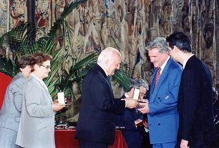 Intervento del Presidente della Repubblica Oscar Luigi Scalfaro alla cerimonia di consegna delle "Stelle al merito del lavoro" ai nuovi Maestri del lavoro del Lazio e dell'Umbria
