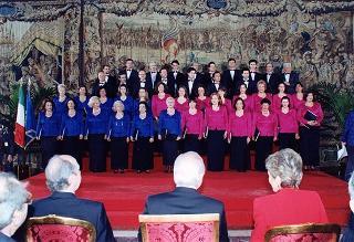 Il Presidente della Repubblica Oscar Luigi Scalfaro partecipa al voncerto corale "La canzone napoletana dal 1700 al 1900", eseguito da "I cantori di Posillipo"