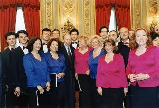 Il Presidente della Repubblica Oscar Luigi Scalfaro partecipa al voncerto corale "La canzone napoletana dal 1700 al 1900", eseguito da "I cantori di Posillipo"