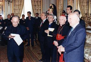 Il Presidente della Repubblica Oscar Luigi Scalfaro incontra una delegazione dell'Associazione &quot;Amici di Monsignor Francesco Fasola&quot;