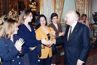 Incontro del Presidente della Repubblica Oscar Luigi Scalfaro con una delegazione di studentesse ospiti del Centro universitario &quot;Regina Mundi&quot;