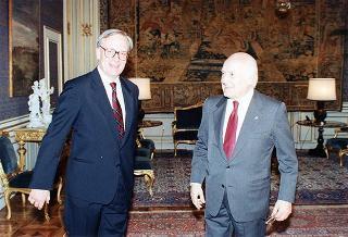 Ake Malm, presidente dell'Associazione della stampa estera in Italia, con alcuni componenti il Consiglio direttivo