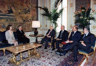 Ake Malm, presidente dell'Associazione della stampa estera in Italia, con alcuni componenti il Consiglio direttivo