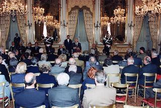Gen. c. a. Angelo Bastiani, presidente del Gruppo Medaglie d'oro al Valor Militare d'Italia, con i decorati viventi ed i familiari dei decorati scomparsi