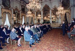 Gen. c. a. Angelo Bastiani, presidente del Gruppo Medaglie d'oro al Valor Militare d'Italia, con i decorati viventi ed i familiari dei decorati scomparsi