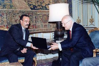 Mauro Miccio, presidente della Federazione relazioni pubbliche italiana, con una rappresentanza del sodalizio, per il 25° anniversario di fondazione della FERPI